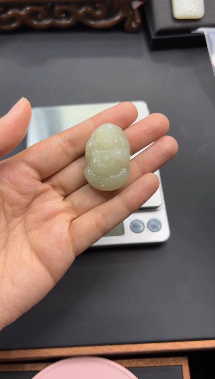 【闪购商品】和田玉吊坠(赠链)未镶嵌且末微色差迪克兰吊坠