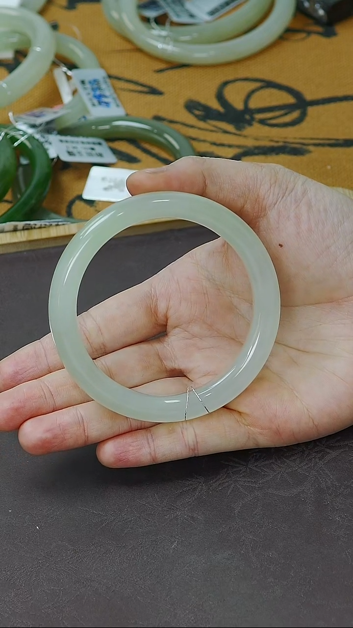 未镶嵌手镯和田玉58-59圈口正装高冰荔枝冻飘翠