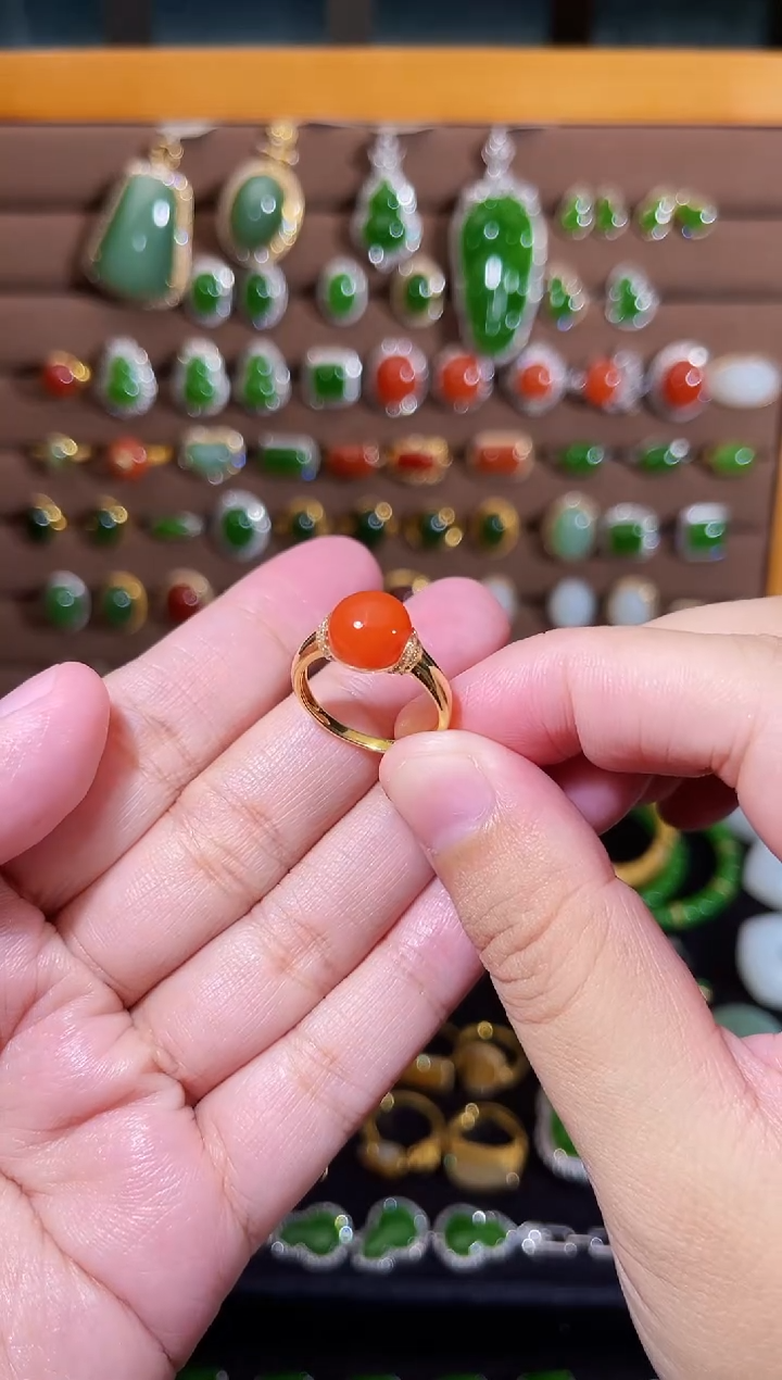 南红玛瑙戒指18K金镶嵌南红圆蛋面戒指