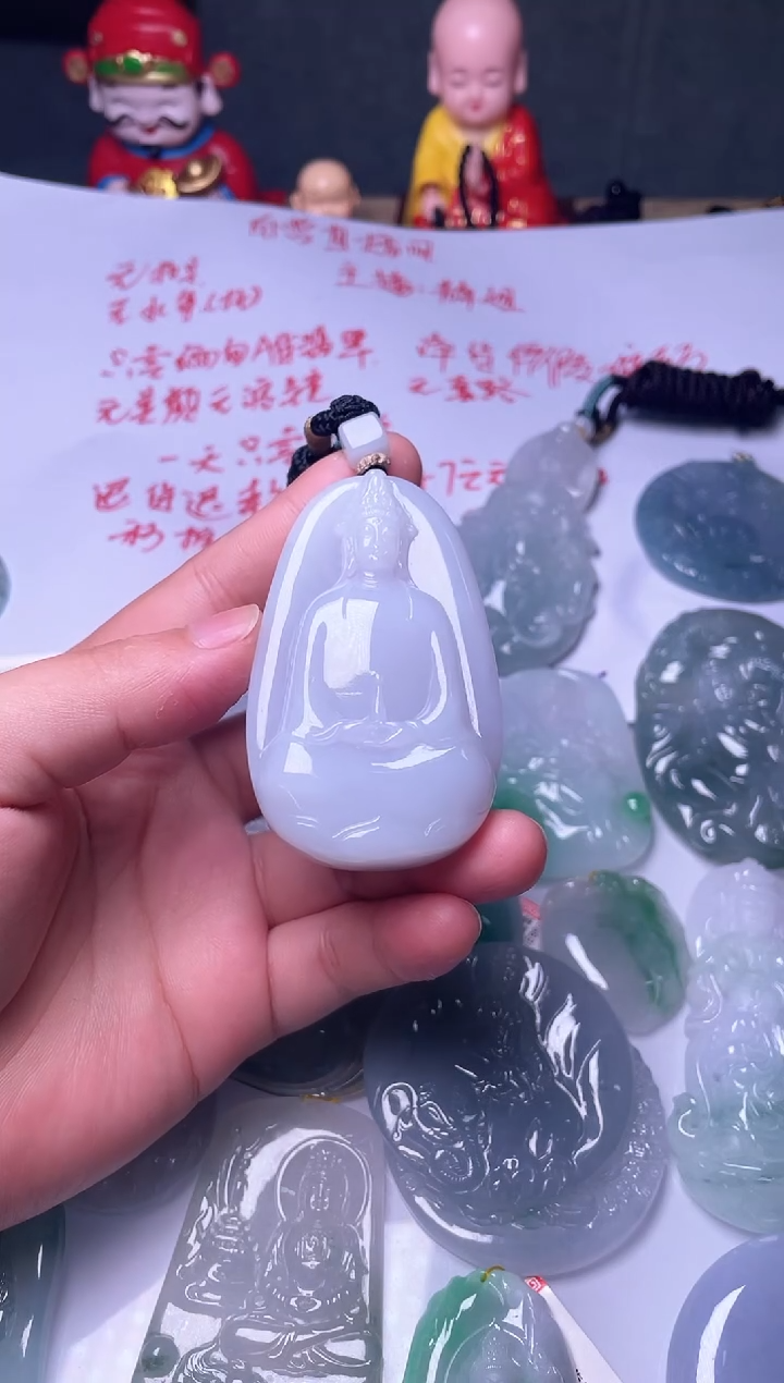 颈饰未镶嵌翡翠观音