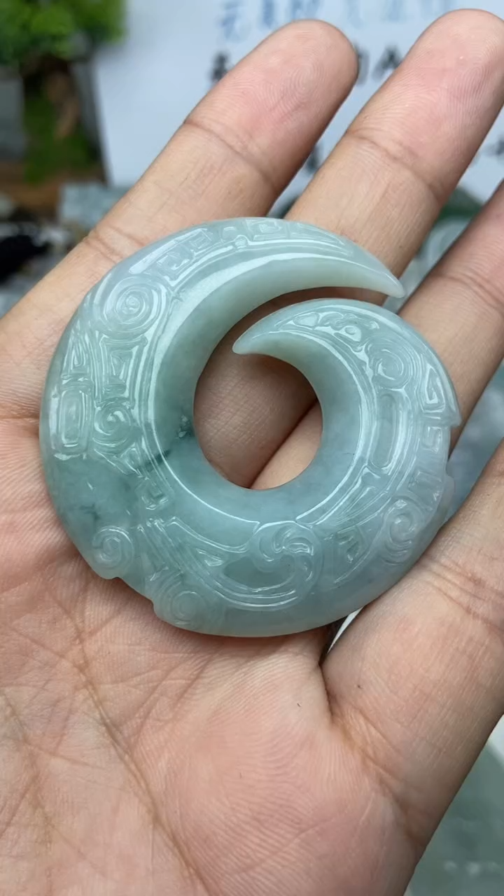 翡翠未镶嵌颈饰时来运转