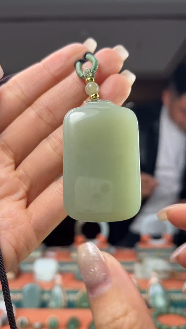 颈饰未镶嵌和田玉佩佩