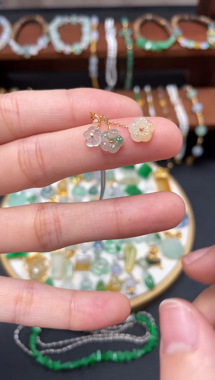 【闪购商品】翡翠吊坠(不含链)18K金镶嵌一个  JK650