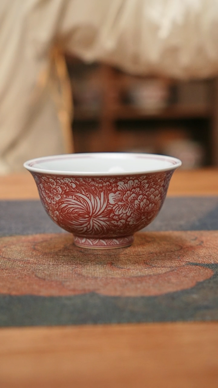 【闪购商品】贵红窑釉里红万花献瑞压手杯