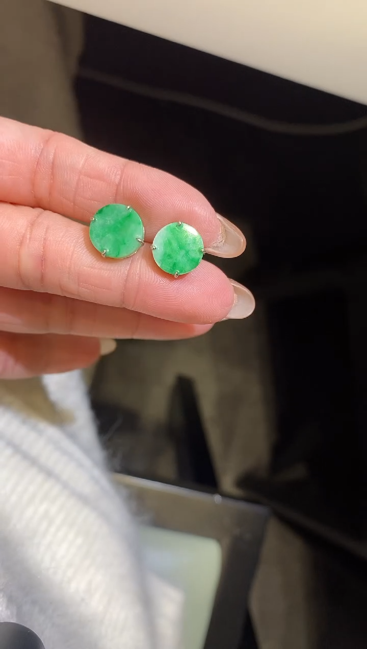 18K金镶嵌翡翠耳饰耳钉