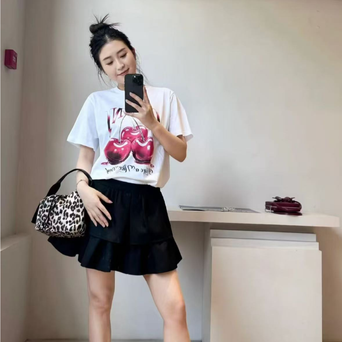 全新未使用  GANNI亮白色樱桃印花宽松圆领短袖T恤