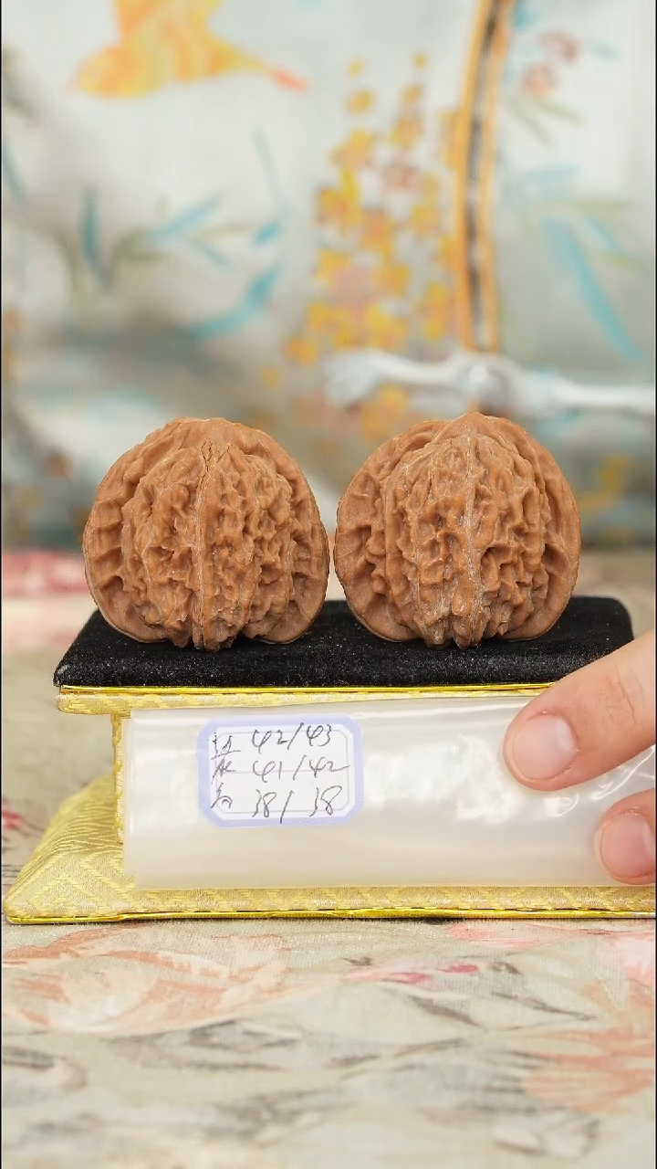 【闪购商品】文玩核桃把件一代楼