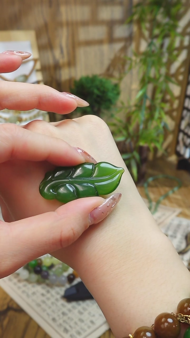 【闪购商品】和田玉吊坠(不含链)未镶嵌俄料碧玉冰底叶子形状