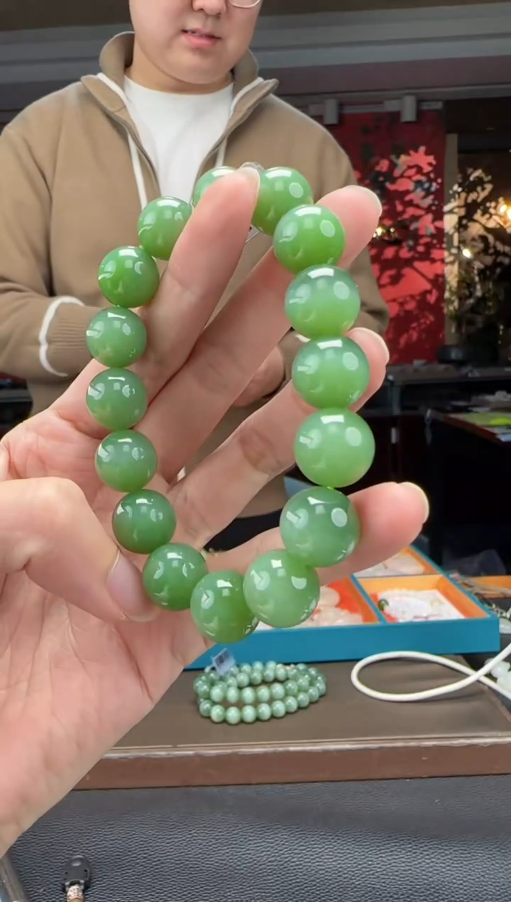 未镶嵌手串和田玉碧玉粉绿猫单圈手串