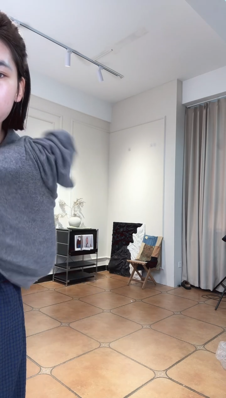 星*设计师品牌深色长袖xs码