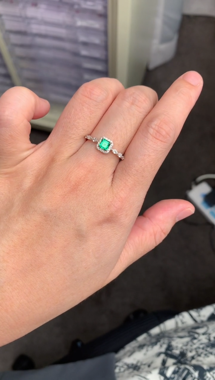 【闪购商品】祖母绿戒指18K金镶嵌36分祖母绿戒指