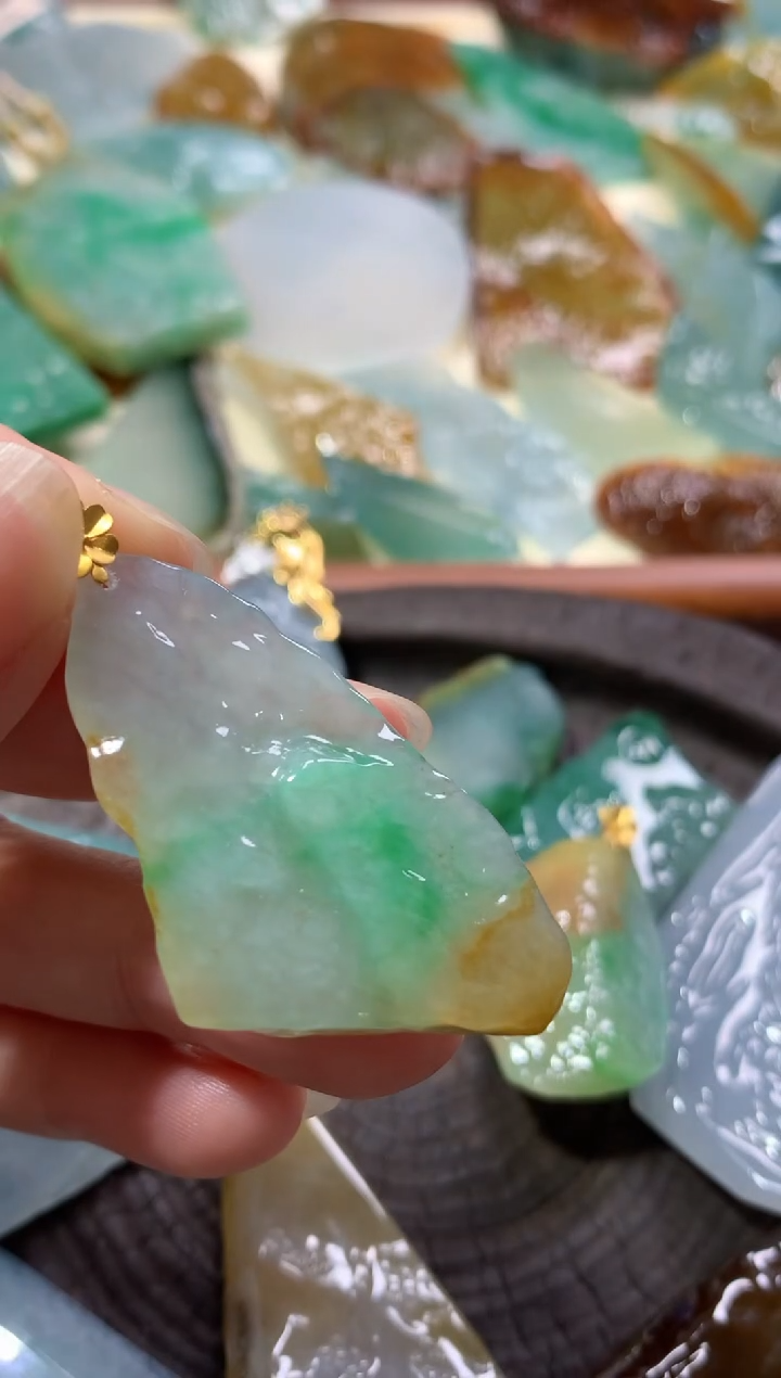 【闪购商品】翡翠颈饰18K金镶嵌吊坠
