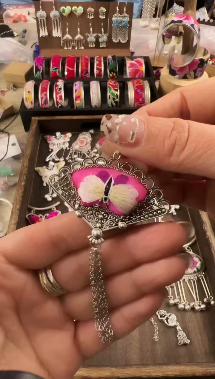 【闪购商品】织绣民族风老绣饰品380