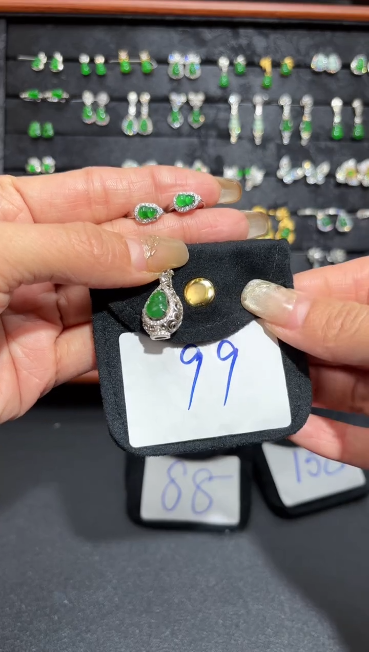 【闪购商品】翡翠颈饰未镶嵌葫芦/支持复检/一件