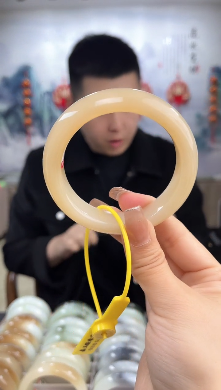 【闪购商品】和田玉手镯未镶嵌56-58圈口仅一只