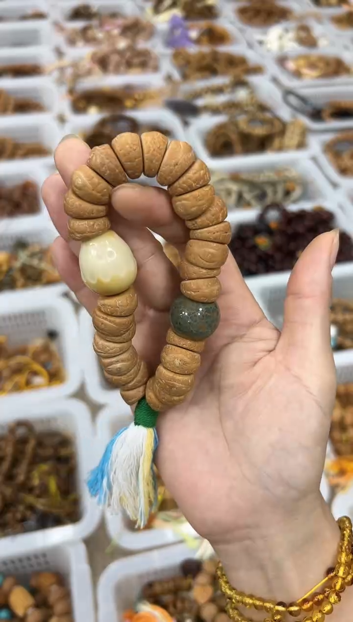 手串凤眼菩提卡15左右凤眼大肠单圈手串手持