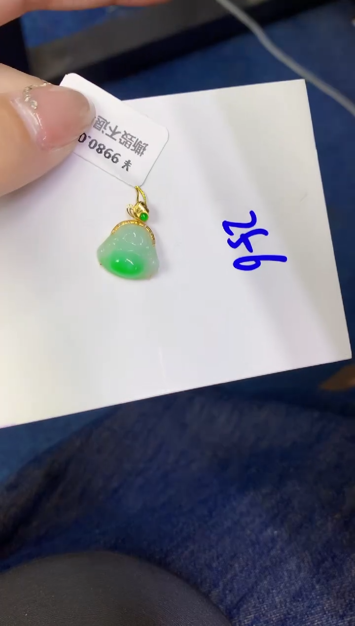 颈饰18K金镶嵌翡翠缅甸天然翡翠A货