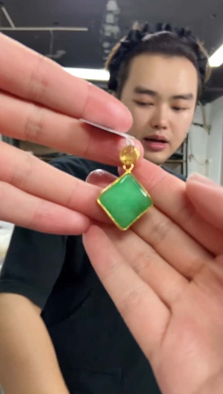 【闪购商品】翡翠吊坠(不含链)未镶嵌多样性发其一颜色微差