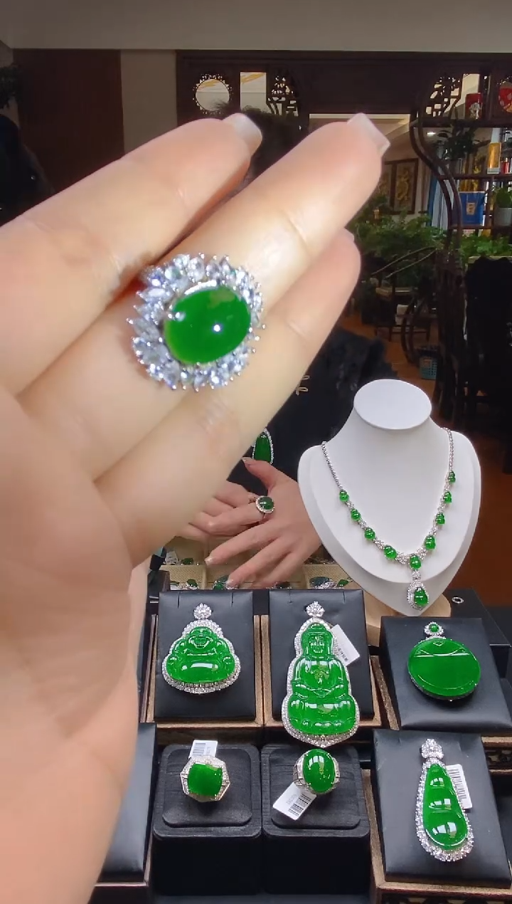 【闪购商品】翡翠吊坠(不含链)未镶嵌翡翠吊坠