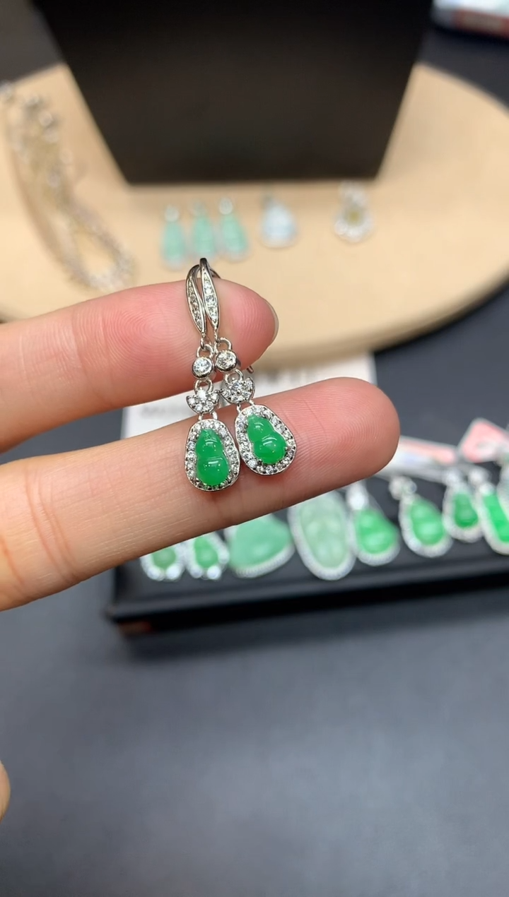 【闪购商品】翡翠耳饰银S925镶嵌葫芦【无服务费】