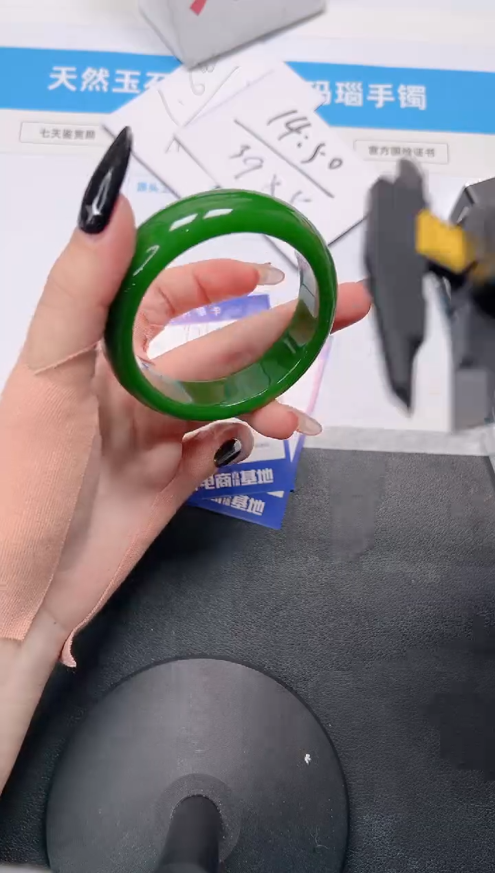 【闪购商品】石英质玉手镯未镶嵌175-菠菜绿56