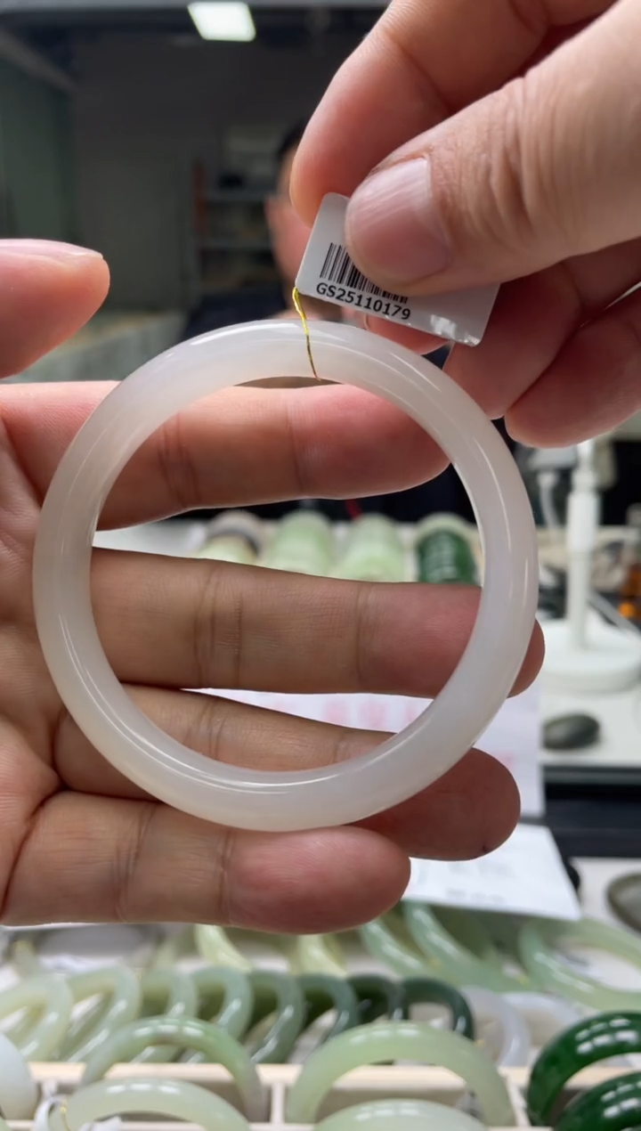 【闪购商品】和田玉手镯未镶嵌编码 0179圈口60-61