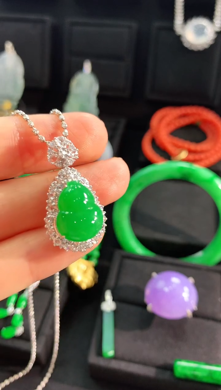 【闪购商品】翡翠吊坠(不含链)18K金镶嵌吊坠