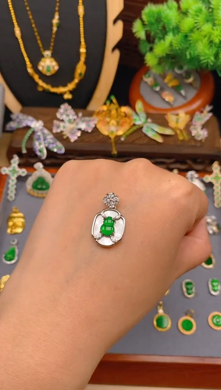 【闪购商品】翡翠吊坠(不含链)银S925镶嵌葫芦