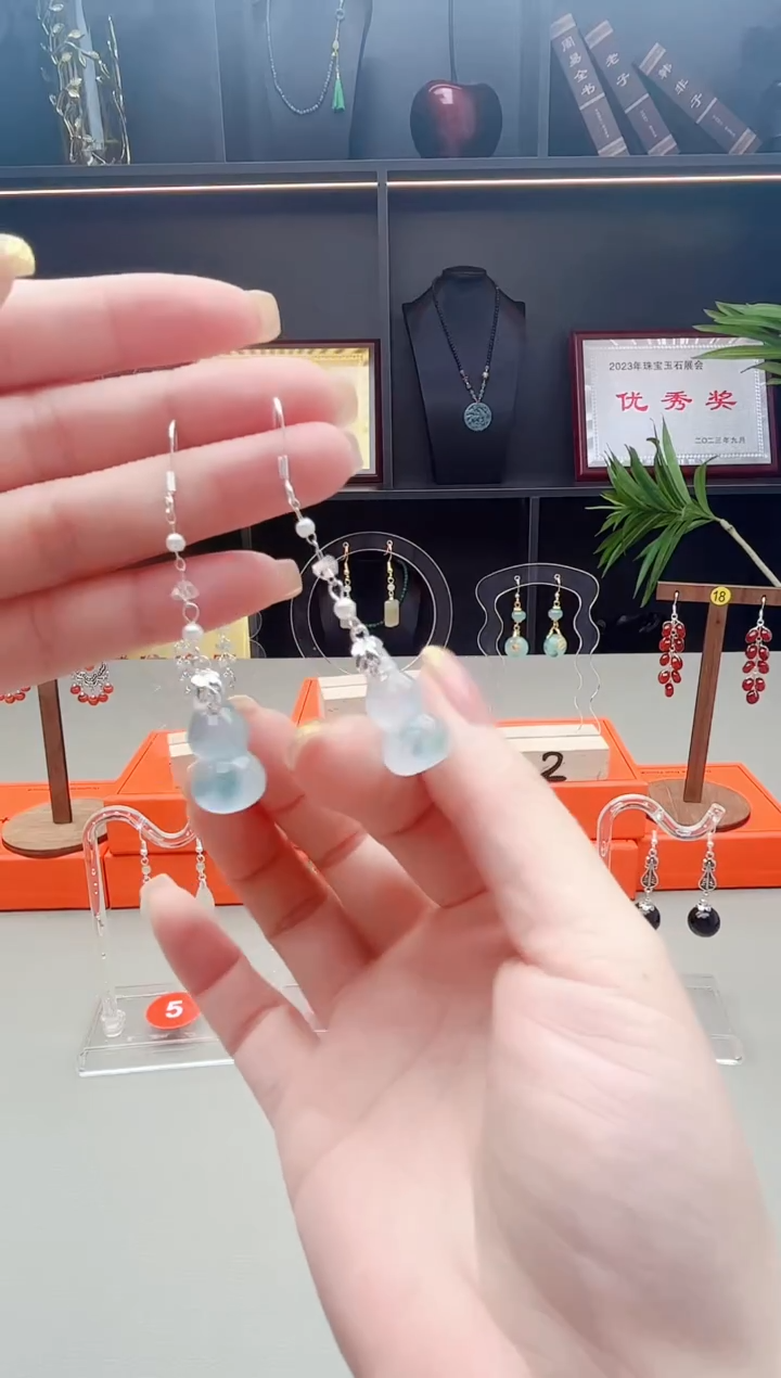 未镶嵌石英质玉（天山翠）耳钉219