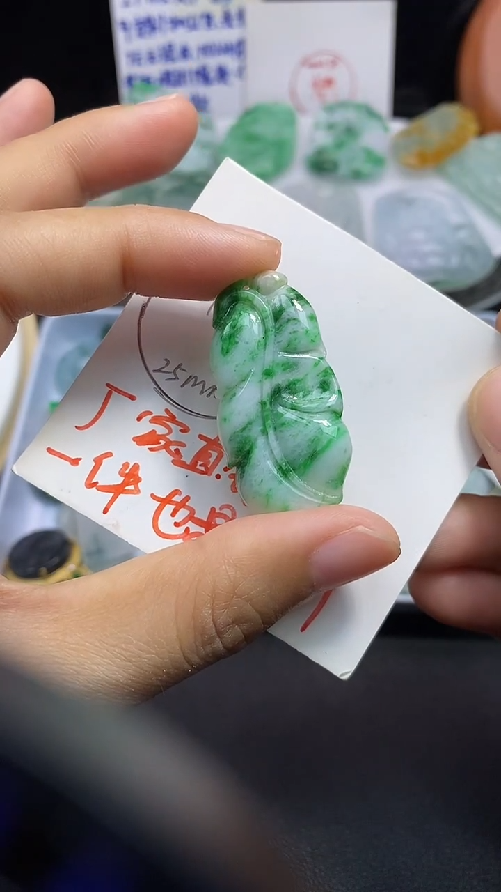 颈饰未镶嵌翡翠吊坠