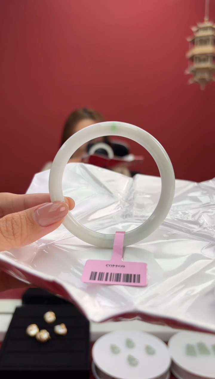 【闪购商品】翡翠手镯（圆镯）未镶嵌7手镯