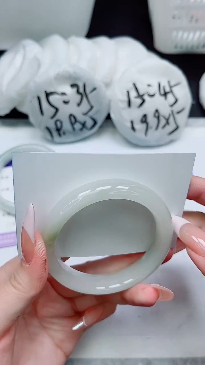 【闪购商品】石英质玉手镯未镶嵌195