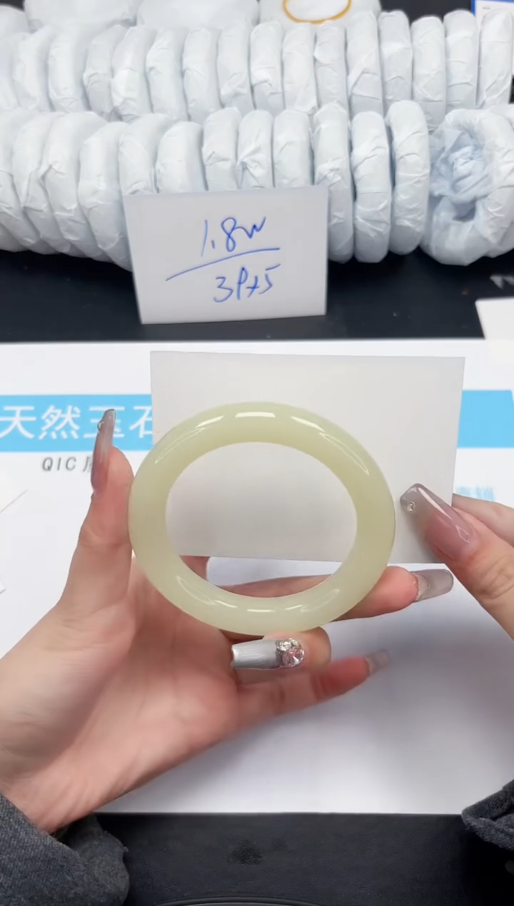 【闪购商品】石英质玉手镯未镶嵌236-56.2