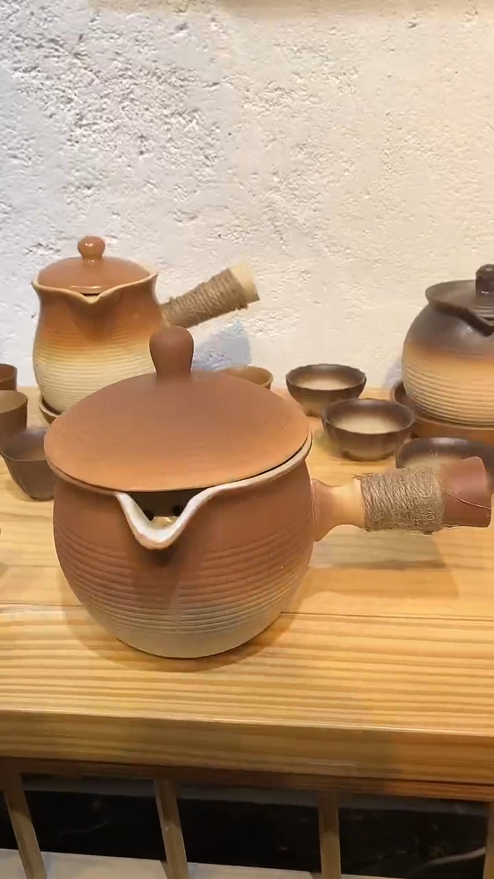 【闪购商品】1000ml褐色灵韵罐罐壶  嘻嘻嘻