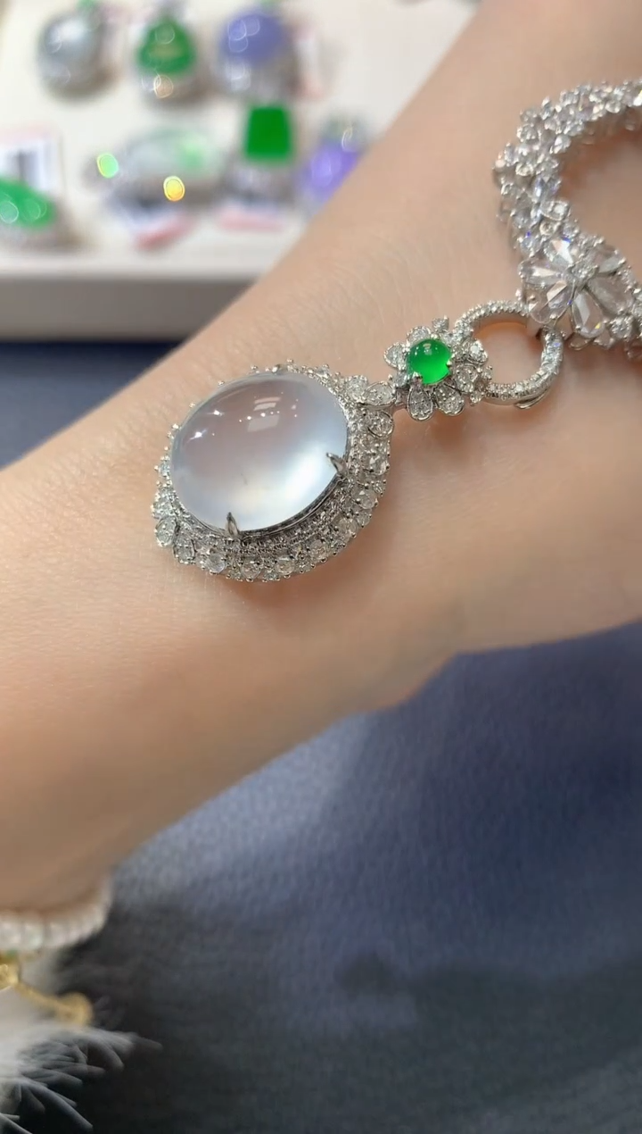 【闪购商品】翡翠吊坠(不含链)18K金镶嵌A94