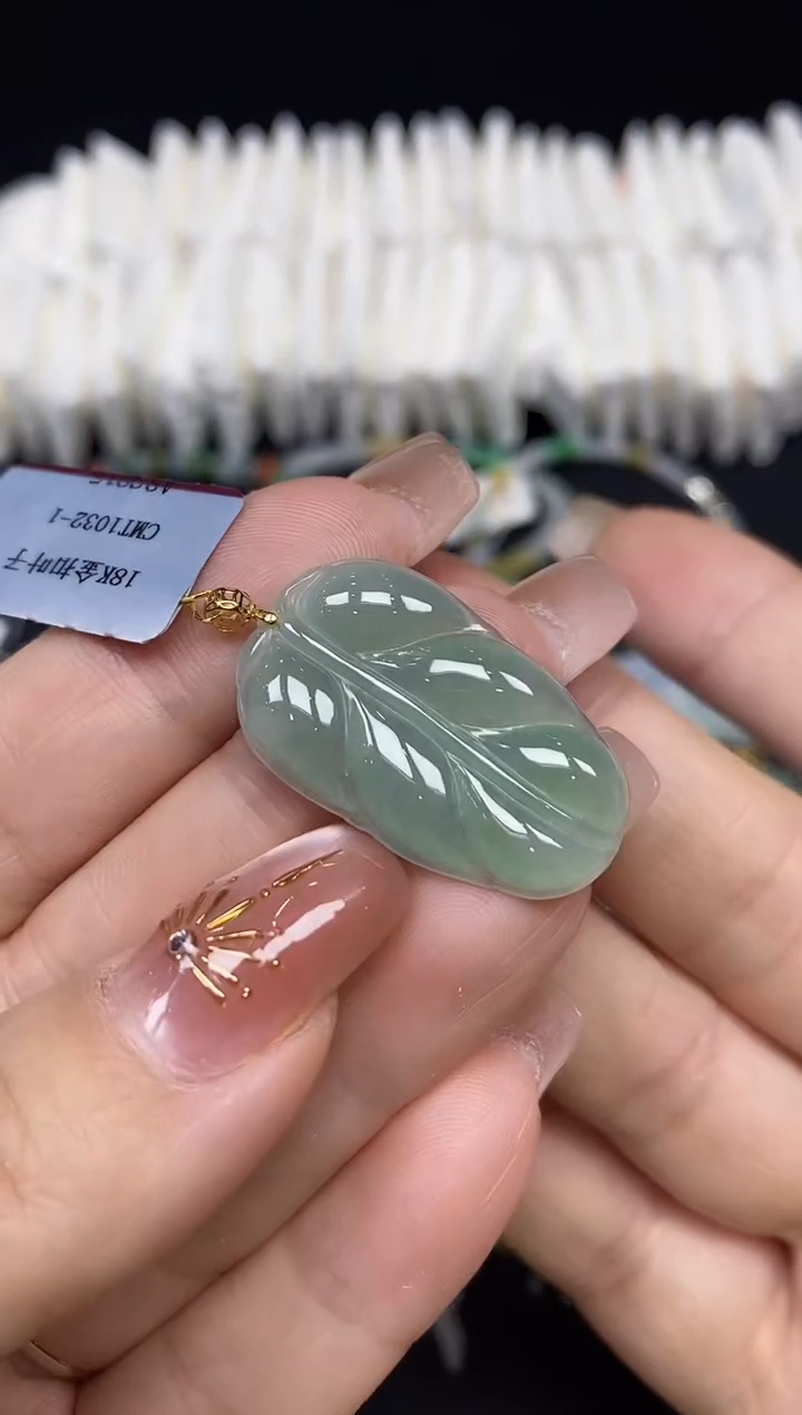 吊坠(不含链)18K金镶嵌翡翠叶子18K金扣镶嵌@@CMT1032-1
