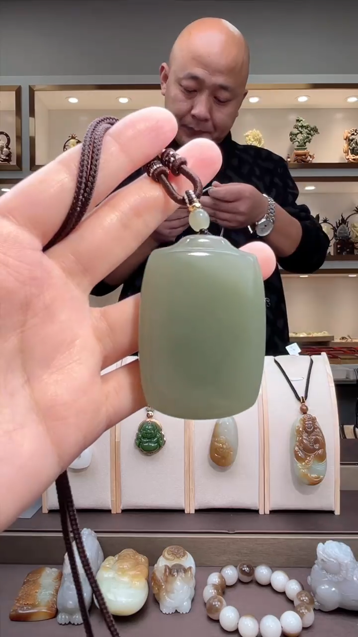 颈饰未镶嵌和田玉苏