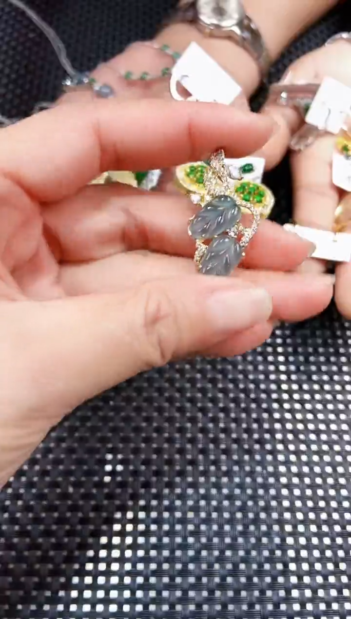 【闪购商品】翡翠吊坠(不含链)未镶嵌111111111