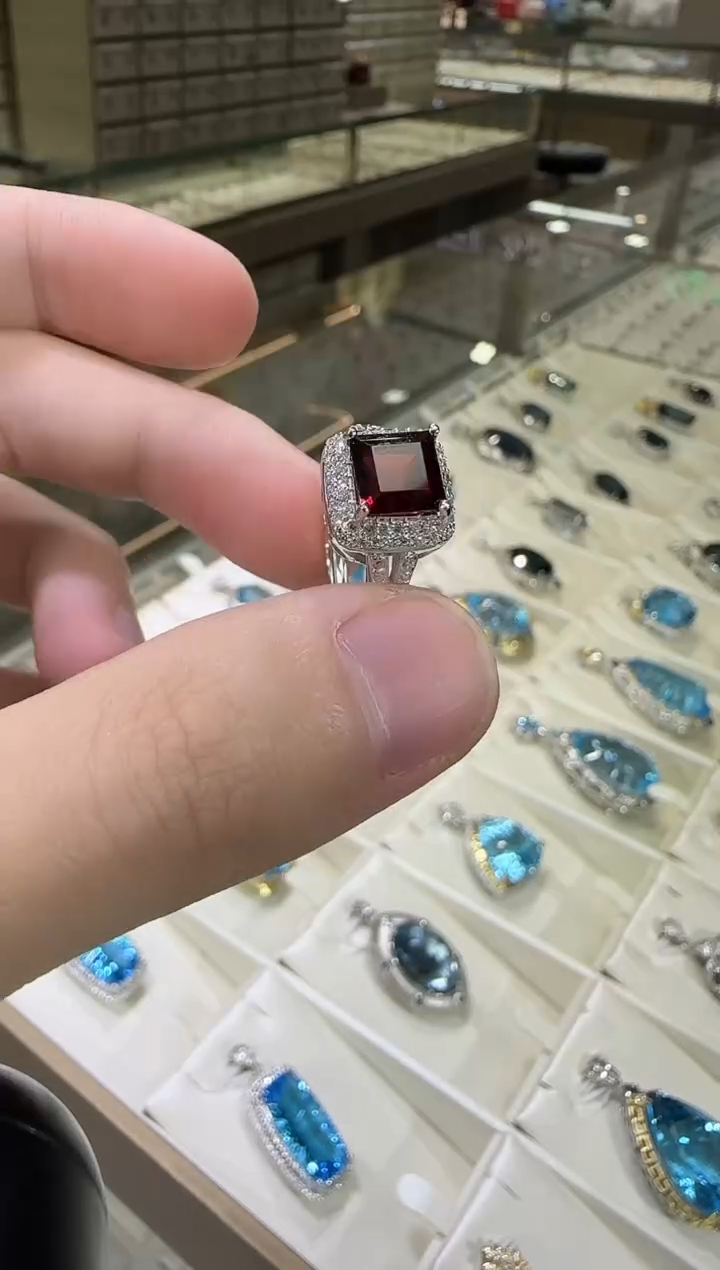 银S925镶嵌戒指石榴石9mm鸽血红