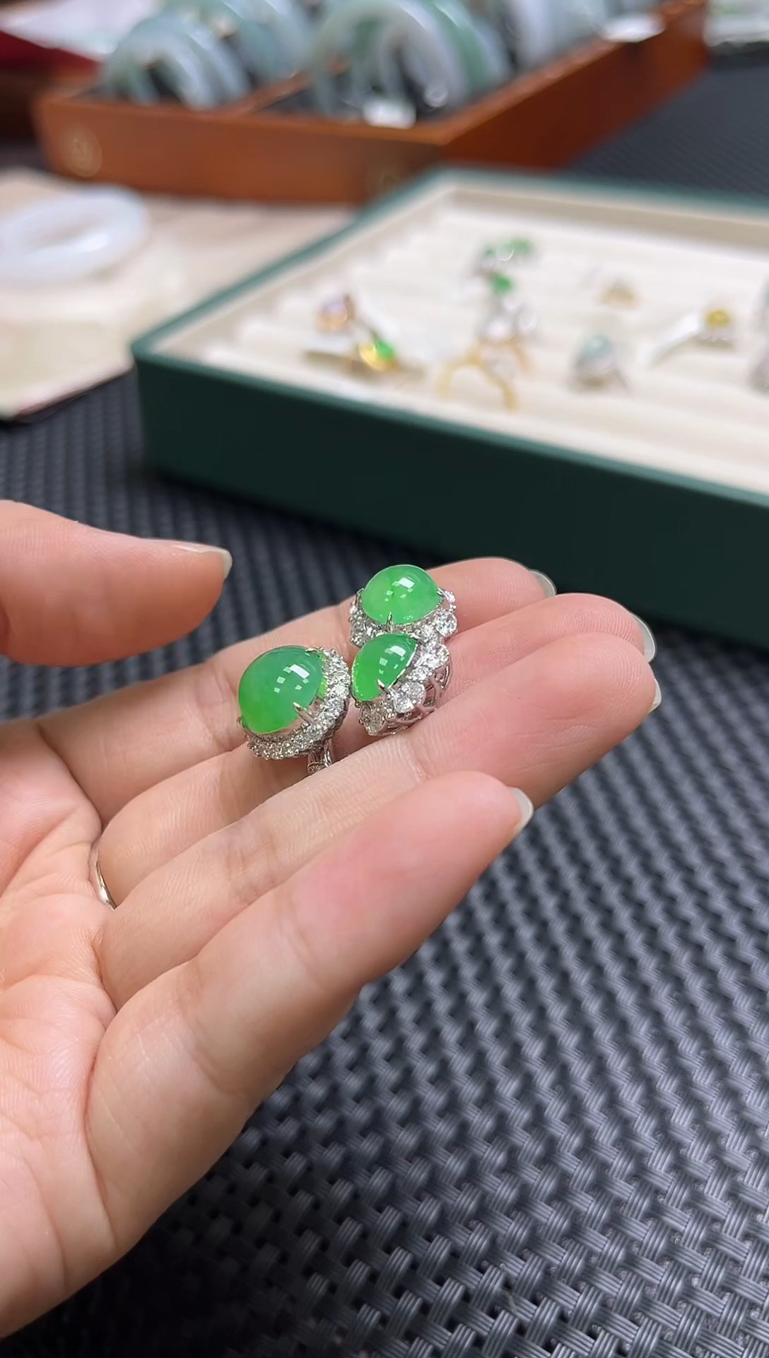 18K金镶嵌手镯翡翠戒指