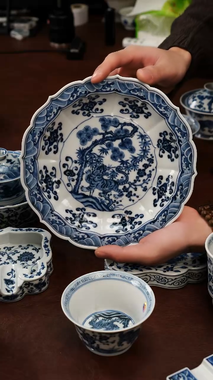 摆件陶夏都府美器看中闪美价，青花瓷手绘茶具~