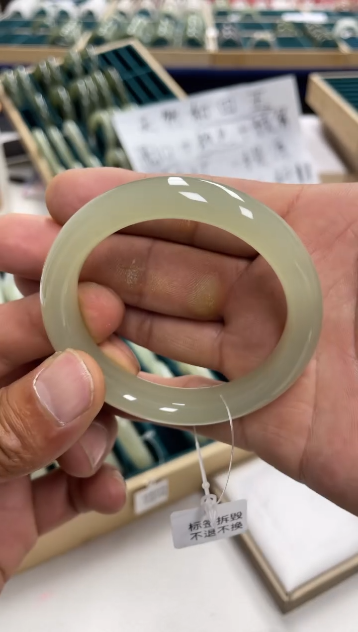 未镶嵌手镯和田玉朝****)和田玉手镯