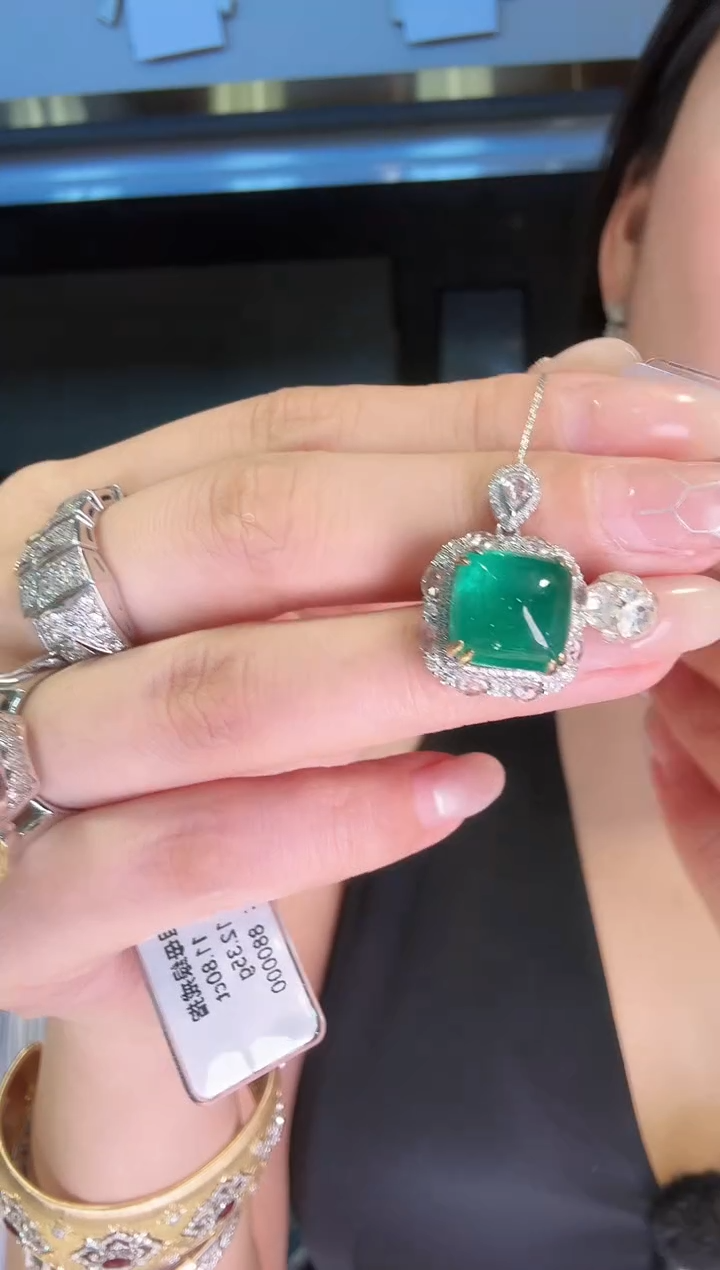 铂Pt950镶嵌吊坠（不含链）祖母绿8.50ct