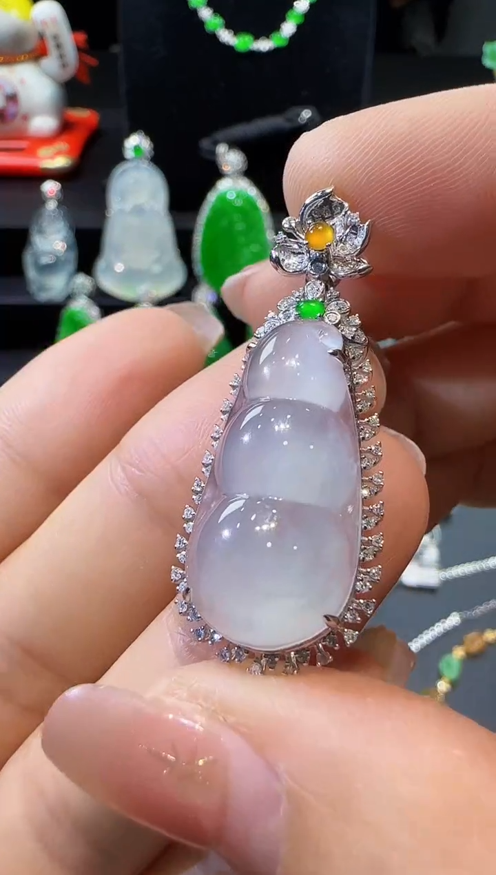 【闪购商品】翡翠吊坠(不含链)18K金镶嵌豆子