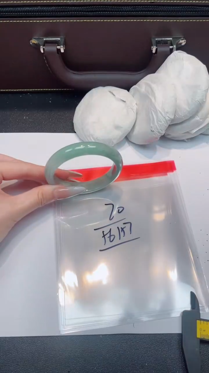 未镶嵌手镯翡翠翡翠手镯断码清默认有瑕NO退换介意勿拍70