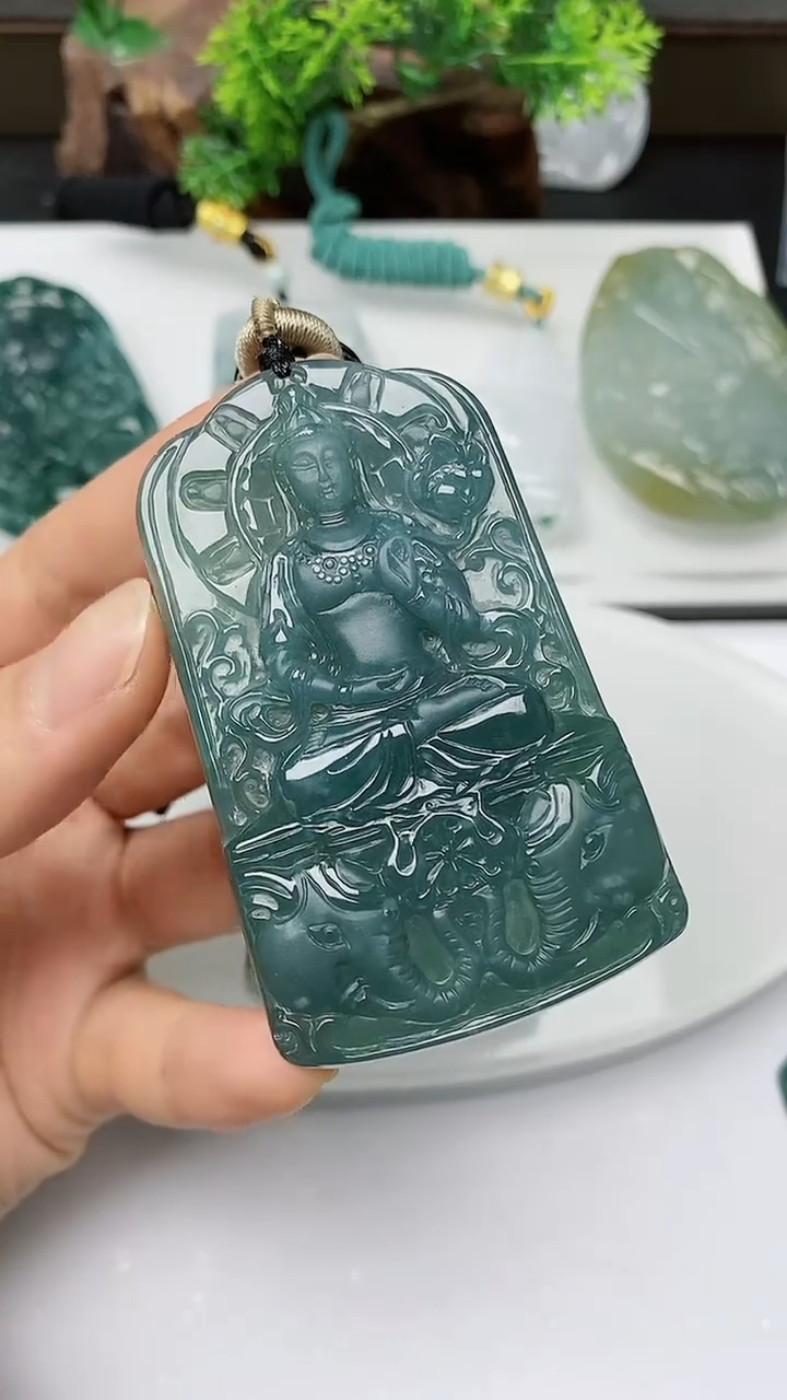 【闪购商品】翡翠颈饰未镶嵌          