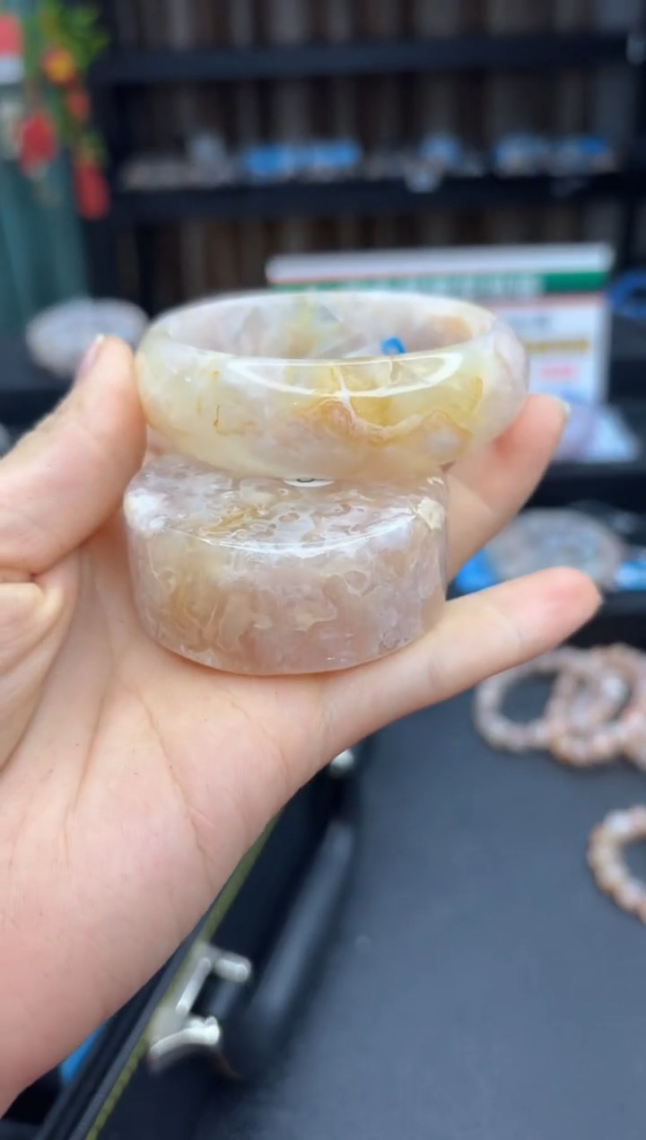 【闪购商品】石英质玉手镯未镶嵌203.6（53圈赠送镯心）