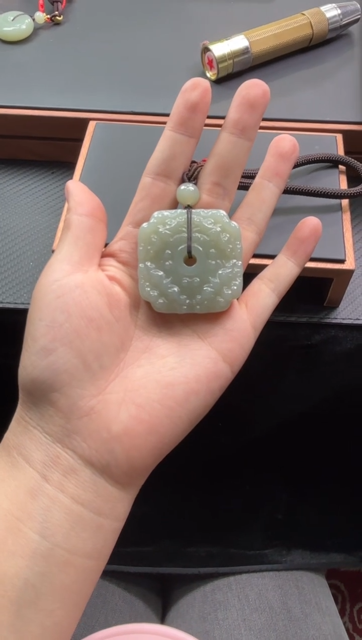 【闪购商品】和田玉把件未镶嵌且末微色差近矿把件L