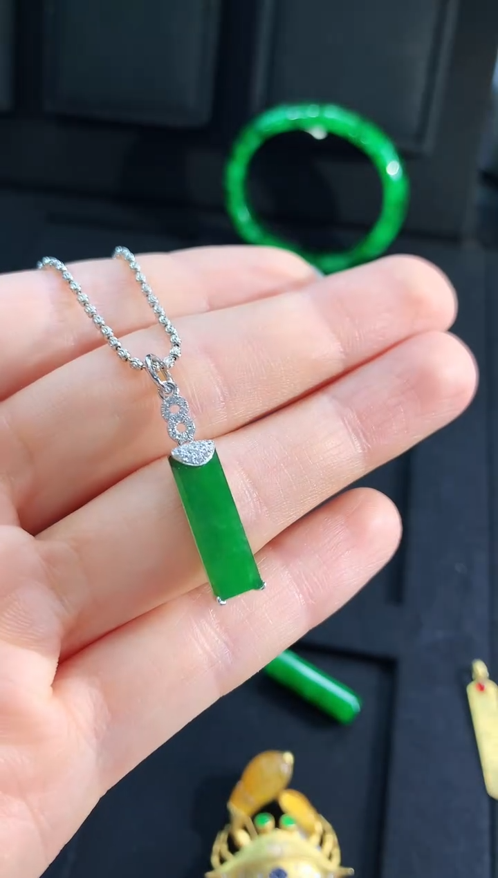 【闪购商品】翡翠吊坠(不含链)18K金镶嵌吊坠