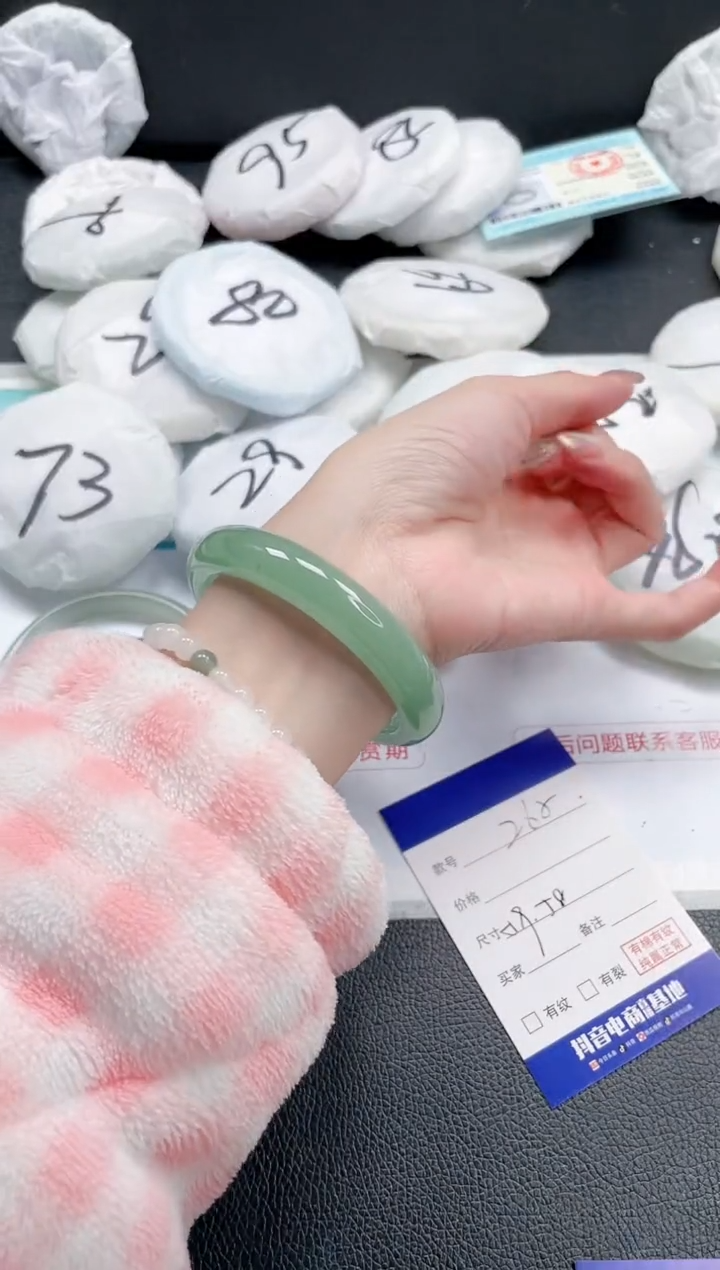 【闪购商品】石英质玉手镯未镶嵌24J262-59